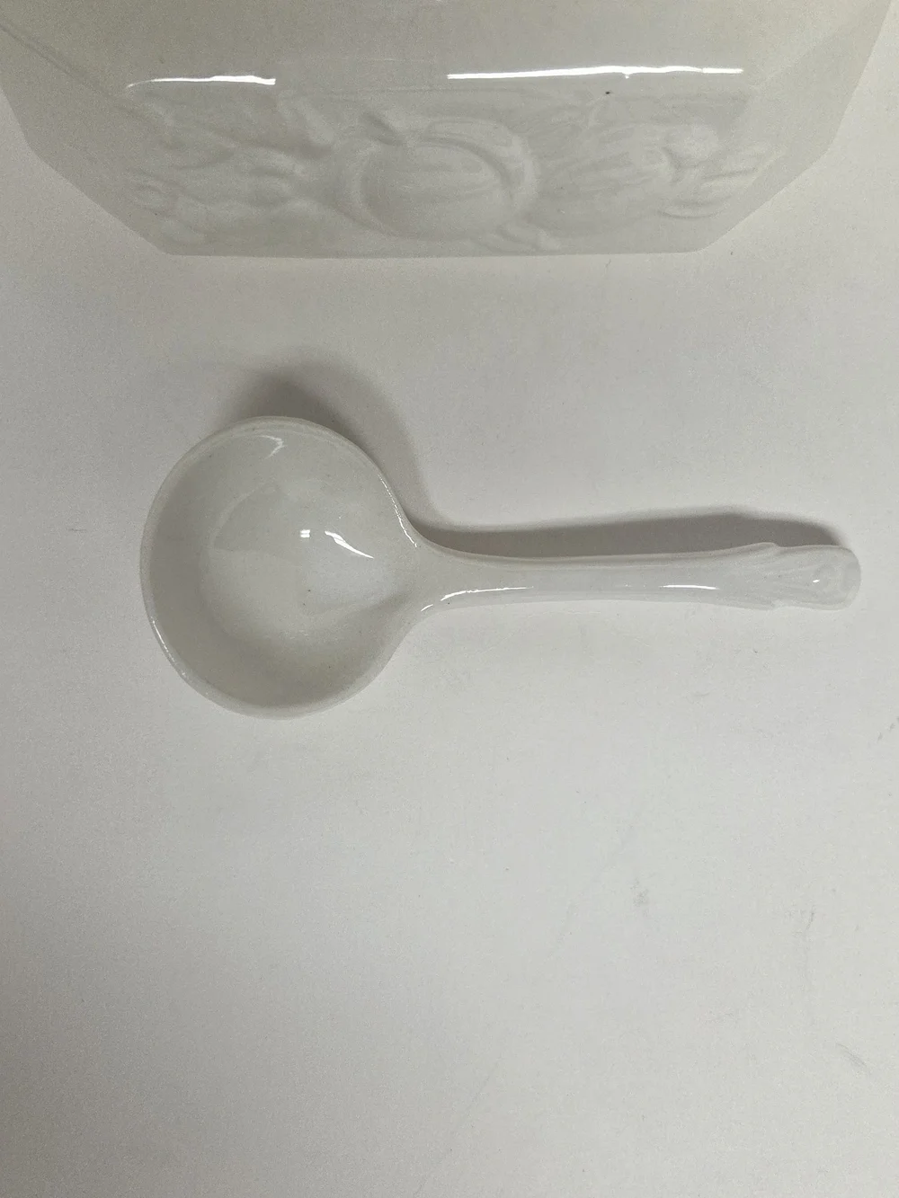 Vintage Japan White Ceramic Soup Tureen Fruit Embossed Lid & Ladle #0220